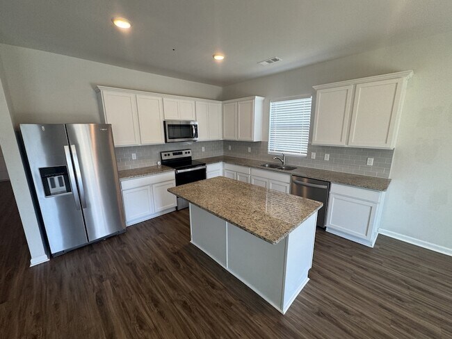 Foto del edificio - 710 Samuel Lee Ln