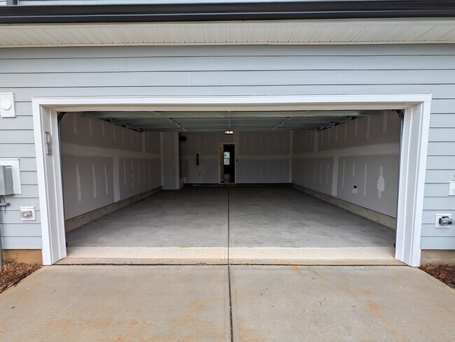 Foto del edificio - 5613 Edessa Ave