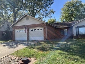 Building Photo - 9 Old Orchard Ln Building Photo - 9 Old Orchard Ln