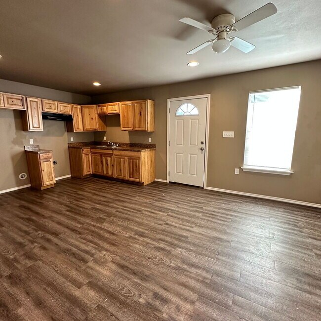 Foto del edificio - "Charming 3-Bedroom Duplex Retreat in Lubbock – Spacious 950 Sq Ft Haven!"