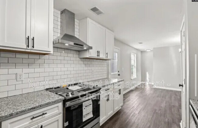 Building Photo - 1120 Waverly Pl Dr
