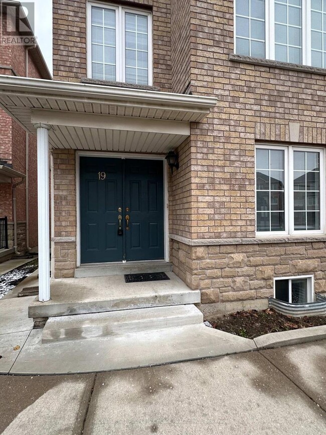 Building Photo - 19 Pedigree Mews