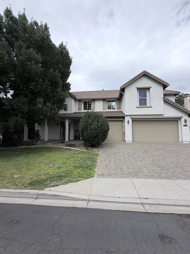 Building Photo - 615 Royal Windsor Ct