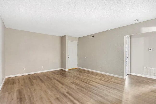 Building Photo - 865 S Douglas Ave