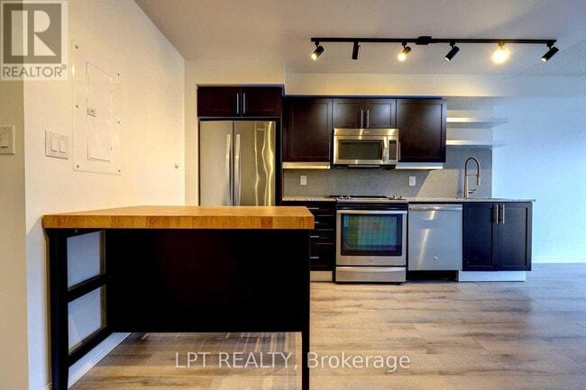 Photo du bâtiment - 400 Adelaide St E