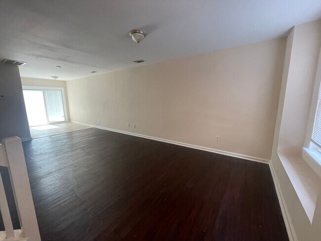 Foto del edificio - Two Bedroom Unit - East Charlotte