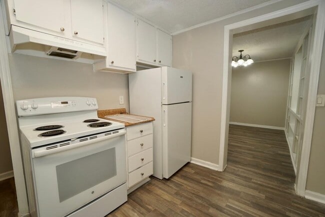 Building Photo - Holly Park Square Apartments