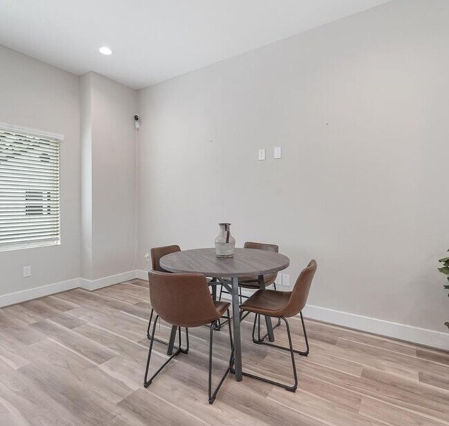 Foto del edificio - Luxury New Construction Home for Lease – Easter Jensen Area, North Houston