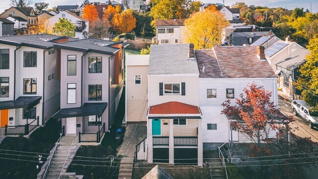 Foto del edificio - Available August 1st 2026 - Renovated 2+ Bedroom Home w/ Updates Throughout!