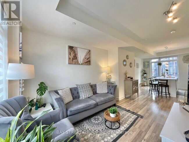 Photo du bâtiment - 370 G-370 Red Maple Rd