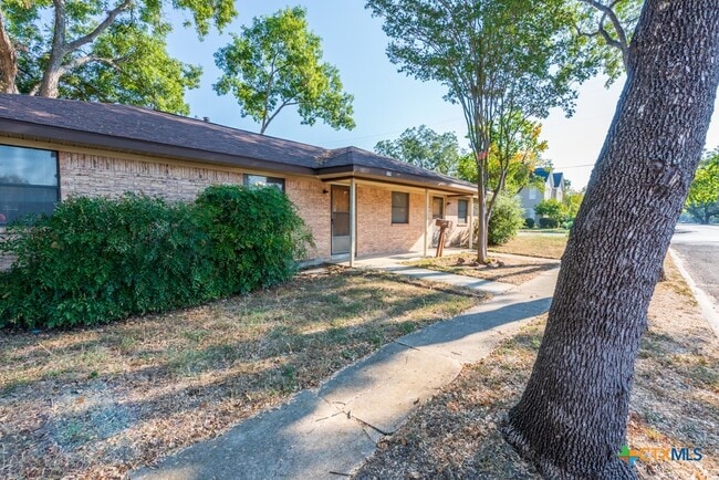 Building Photo - 319 E Bowie St