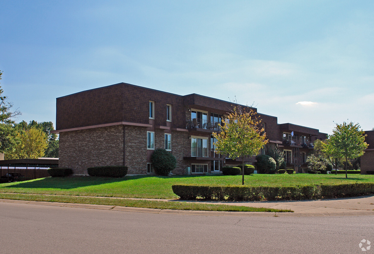 Building Photo - South Villa Terrace