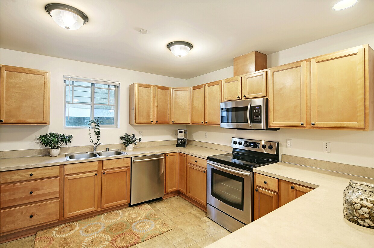 Primary Photo - 5422 Delridge Way SW