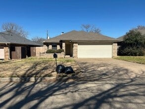 Building Photo - 4211 Meadow Park Dr