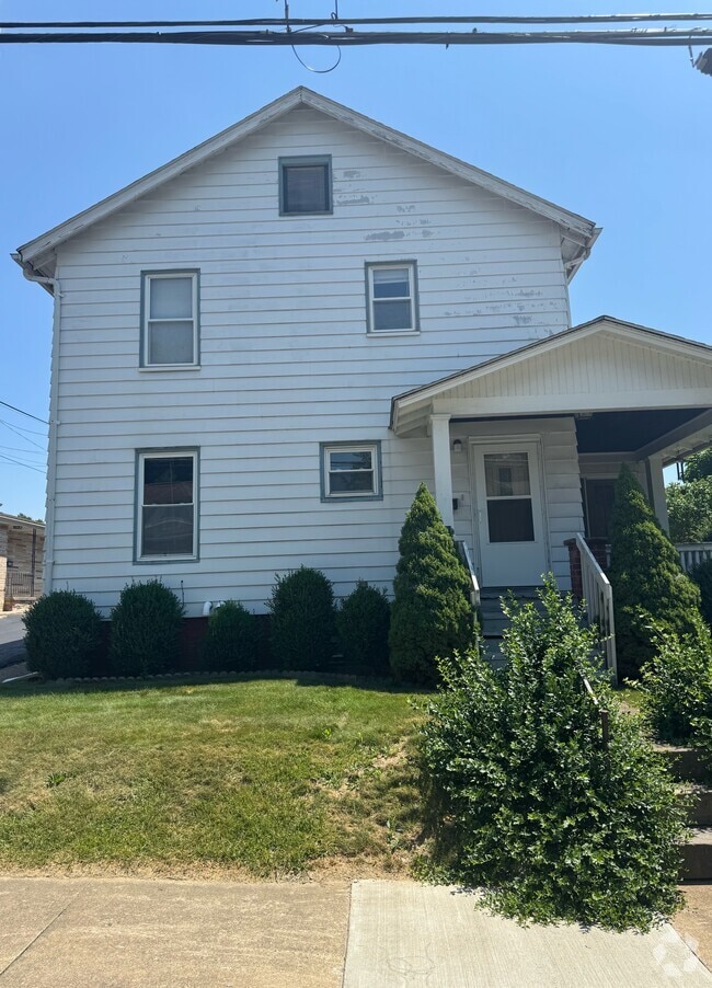 Building Photo - 567 N Walnut St