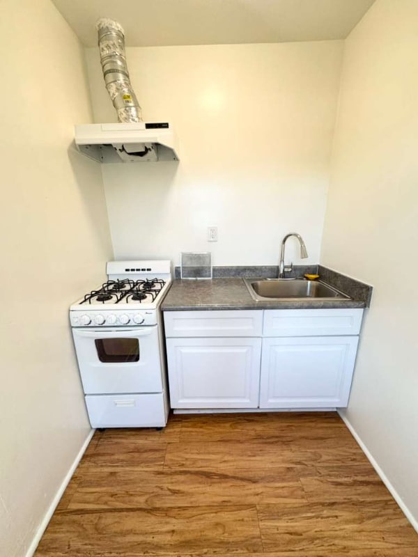 Building Photo - 2032 Vista Del Mar Ave