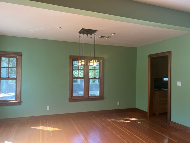 Foto del edificio - Coming Soon!  Craftsman home near Downtown...