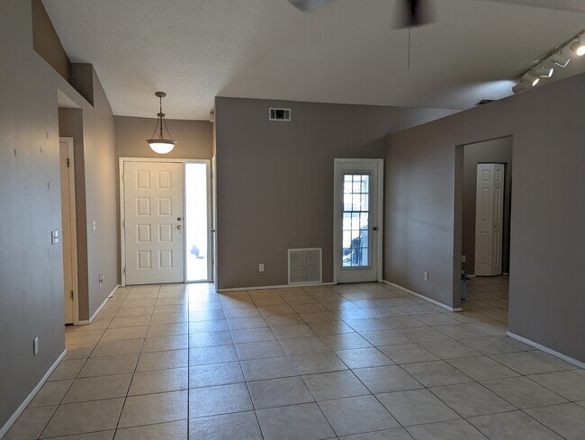 Building Photo - 861 Blackgum Ct