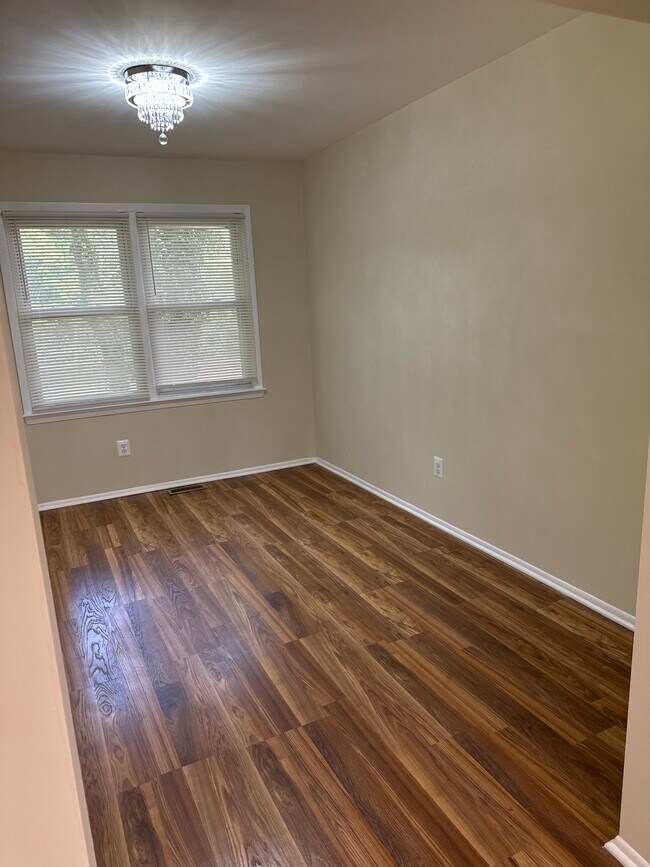 Building Photo - 8565 Gradien Dr
