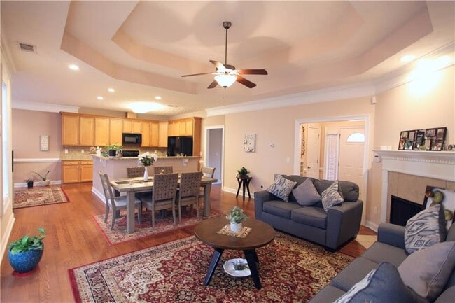 Building Photo - 3bed/2bath Residential House at Auburn Gar...