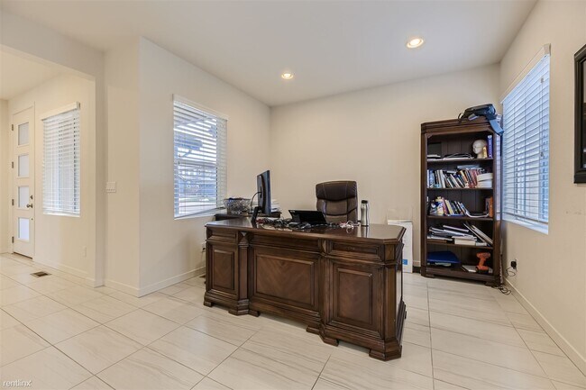 Foto del edificio - 5 br, 5 bath House - 13981 Blue Wing Lane