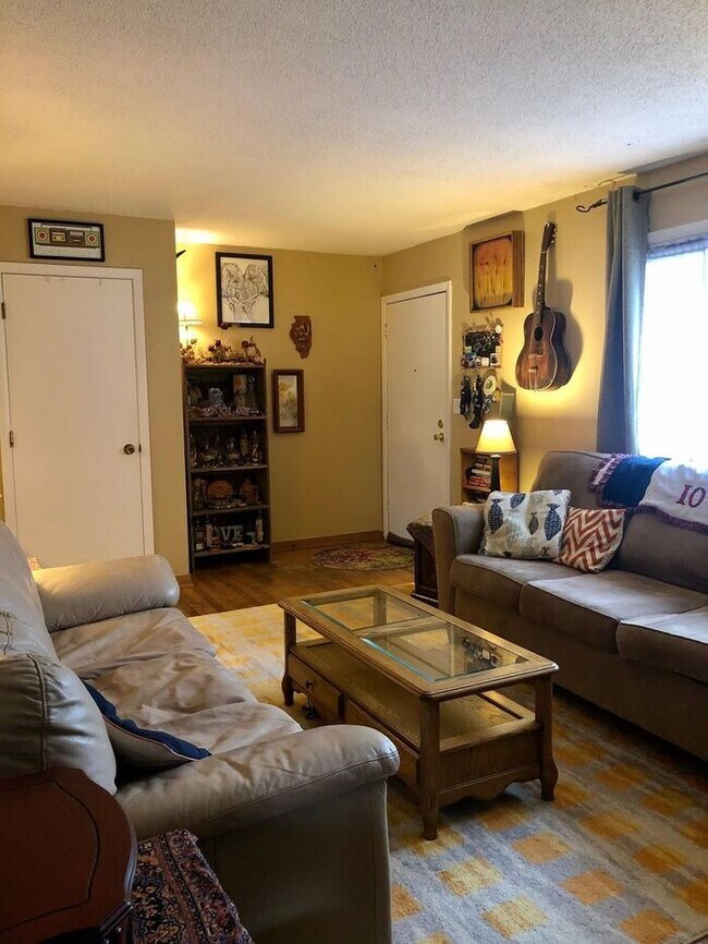 Foto del edificio - 2607 E Court St