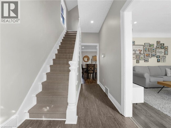 Building Photo - 380 MacNab St N