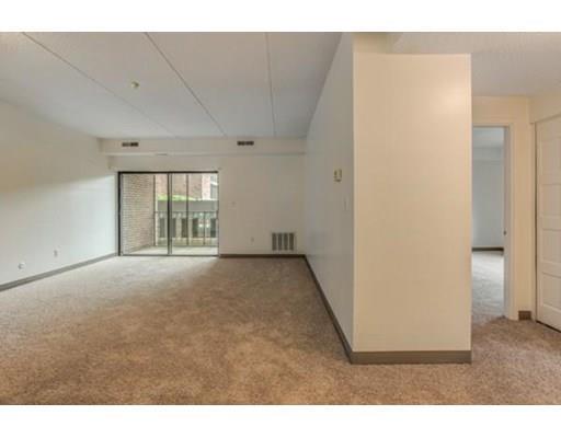 Foto del edificio - 1077 Main St