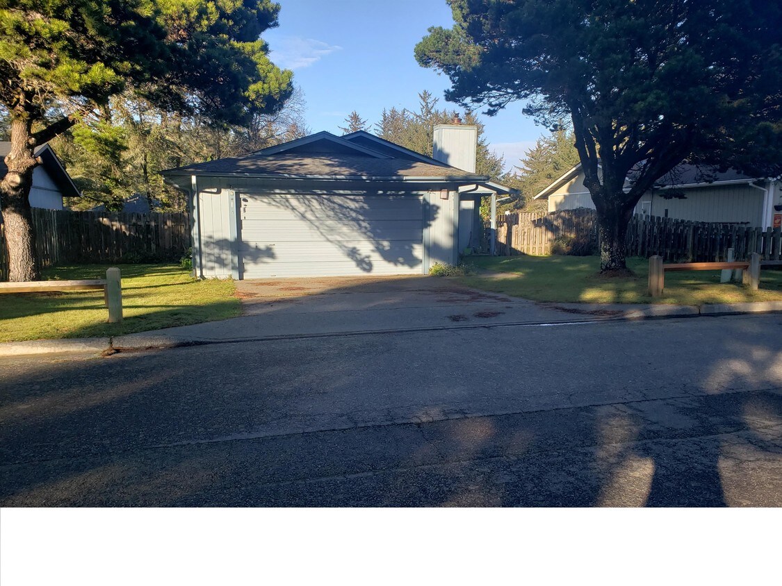 Primary Photo - 240 Breakwater Dr