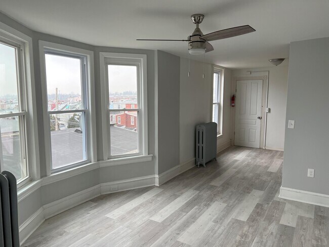 Foto del edificio - 1566 N 10th St