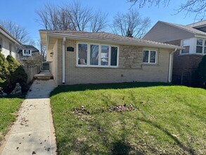 Building Photo - 2737 Spruce St