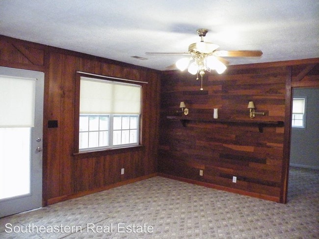 Foto del edificio - 3 br, 2 bath House - 465 Montague Rd