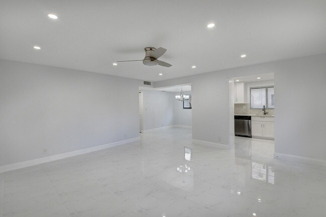 Building Photo - 15090  Ashland Place 153