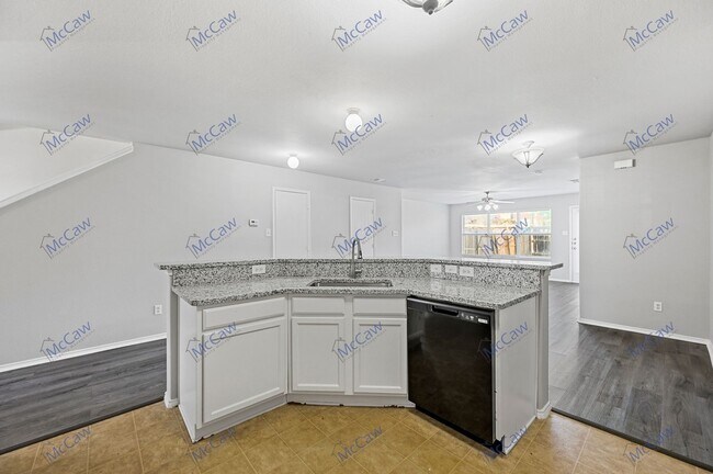 Building Photo - Stunning 4/2.5 in Fort Worth!