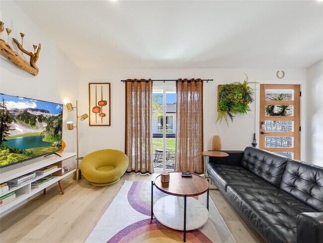 Foto del edificio - 1219 Hollow Creek Dr