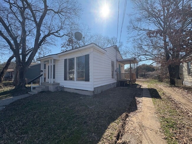 Foto del edificio - Amazing 2 bedroom/1 bath house with laundry room!