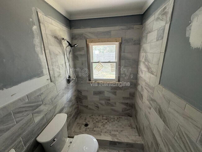 Foto del edificio - 305 E Battle Ave