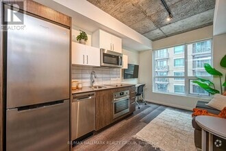 Building Photo - 211-1211 Besserer St