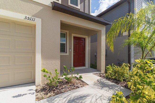 Building Photo - Spacious 4-bedroom, 2.5-bath Two-story Home