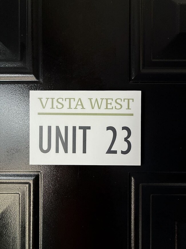 Building Photo - Vista West III