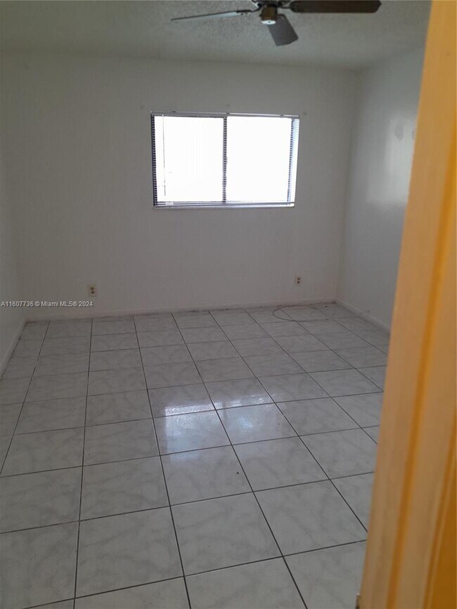 Foto del edificio - 4351 NW 19th St