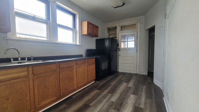 Building Photo - 7842 S Bennett Ave