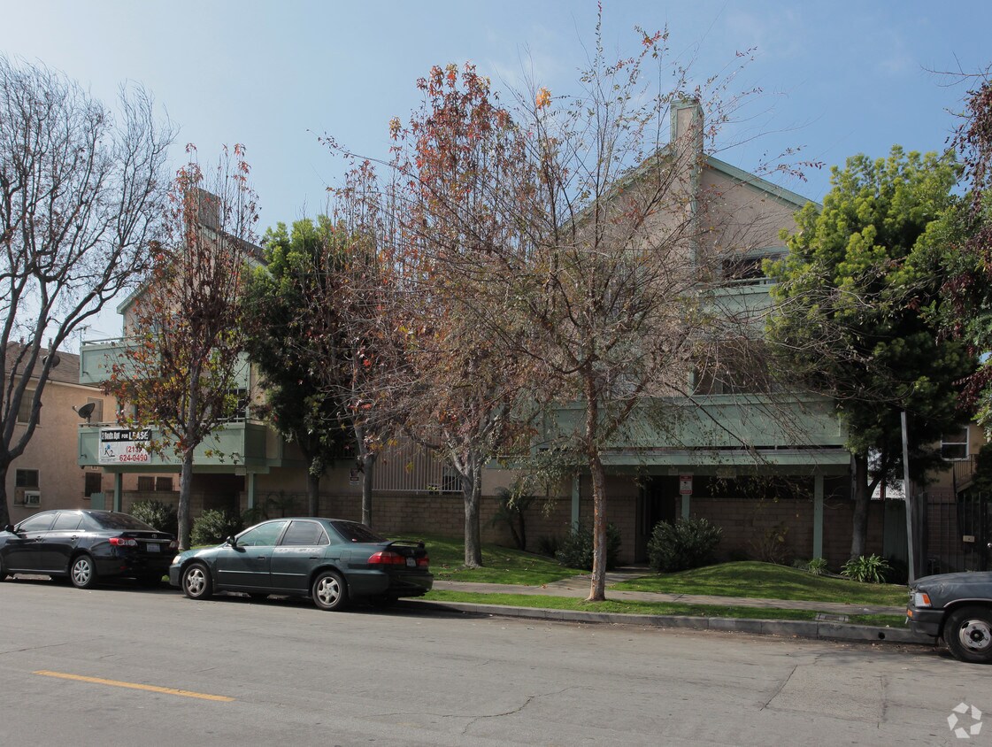 Building Photo - 2225-2233 Pine Ave