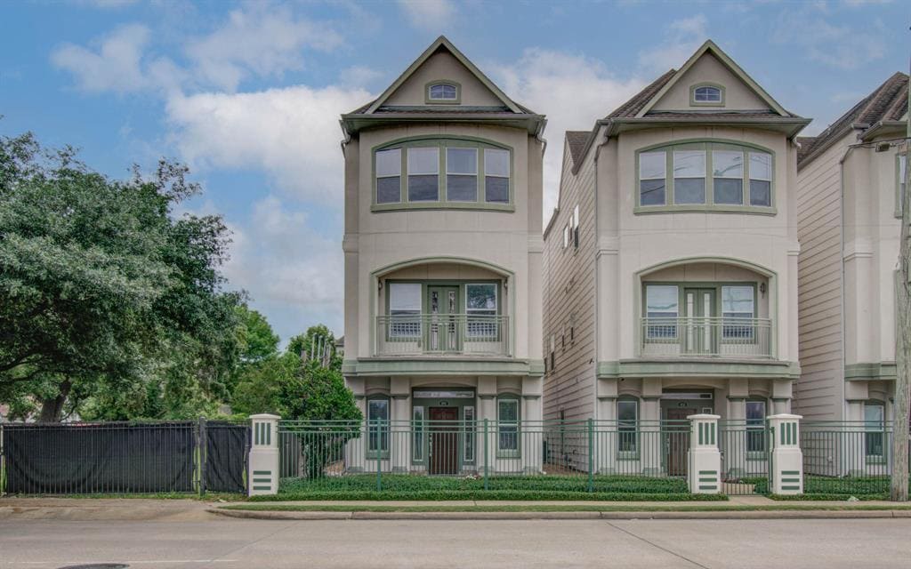 Primary Photo - 4711 San Jacinto St