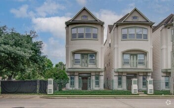 Building Photo - 4711 San Jacinto St
