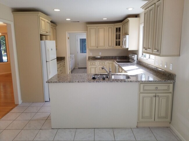 Building Photo - 12 Bobcat Ln