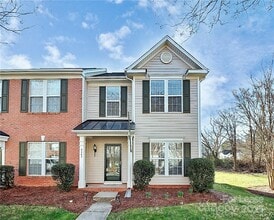 Building Photo - 9563 Glenashley Dr