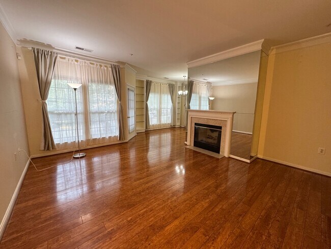 Foto del edificio - 4137 Fountainside Ln