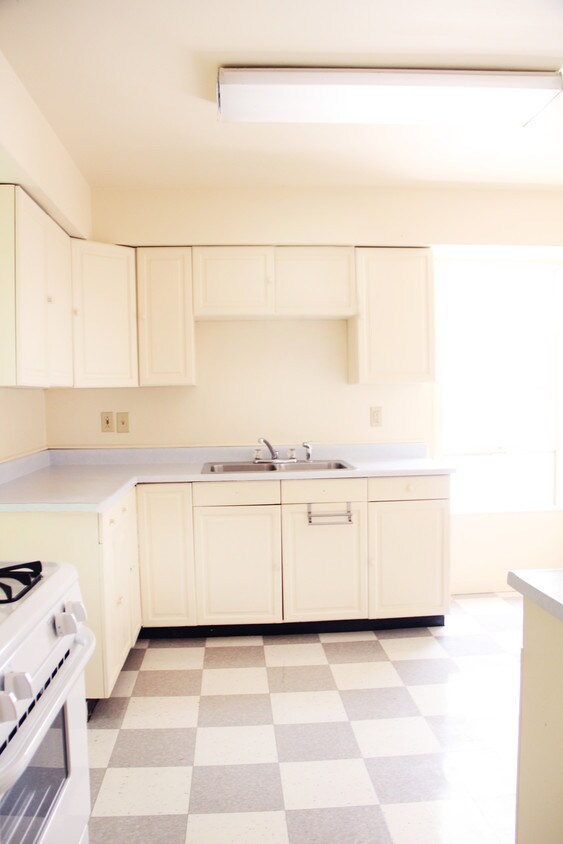 Primary Photo - 122 North St