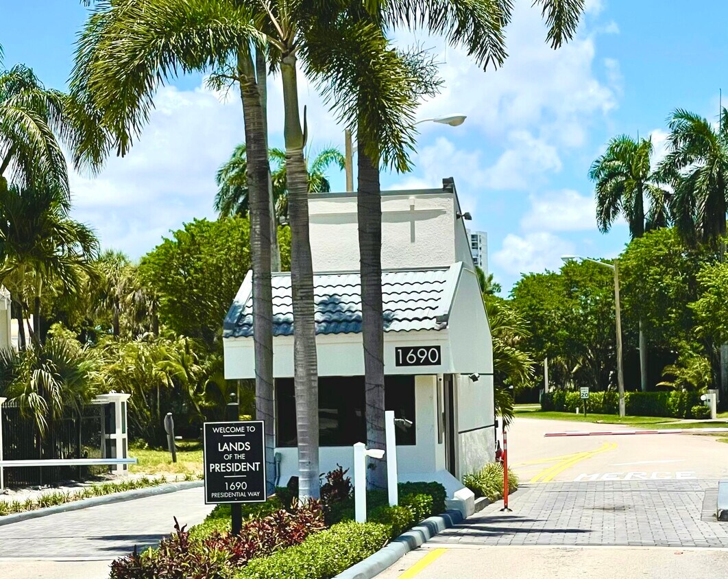 2480 Presidential Way Unit 102, West Palm Beach, FL 33401 Condo for Rent in West Palm Beach